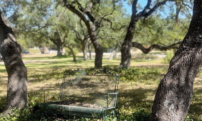 Steiner Ranch Casa | NEW LISTING! 2 LAKES ~ 1/2 ACRE ~ Wooded/Private/Secluded Home! BYOBoat!