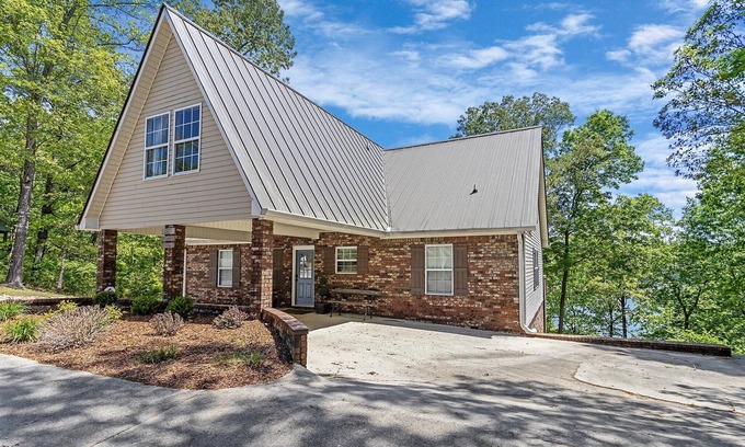 Crane Hill Casa | NEW LISTING Beautiful Lake Front Home on Smith Lake. Year Round Water!