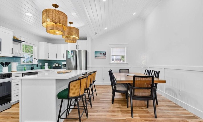 Tranquil Harbour Casa | New Listing Lux Beach House Dog Friendly