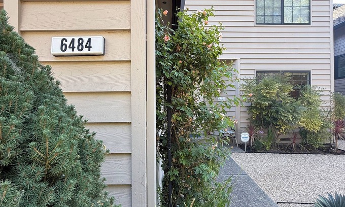 Yountville Casa | New Listing! Yountville home, 3 bedroom 3 bath house with office in town
