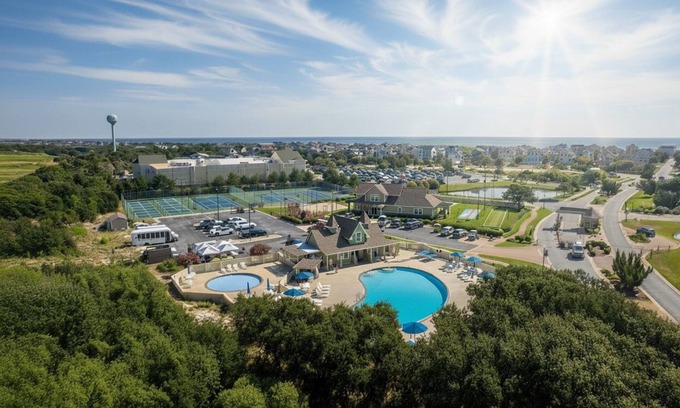 Corolla Casa | NEW Soundfront Home, Pool, Elevator, Hot Tub, BBQ, Renowned Currituck Club Access
