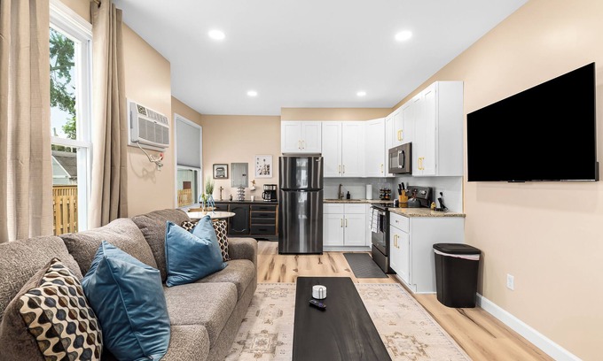 Mount Clemens Apartamento | New! Luxury 1BR Flat near Downtown Mount Clemens