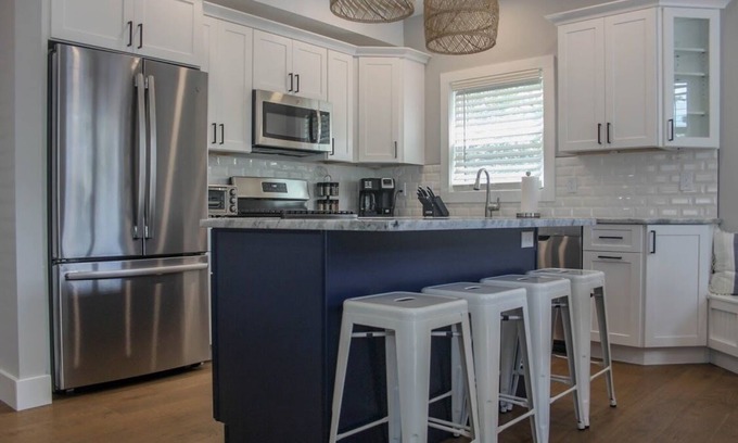Bolton Landing Casa | Nuevo lujo 3BR / 3. Condominio 5BA en el corazón de Bolton!