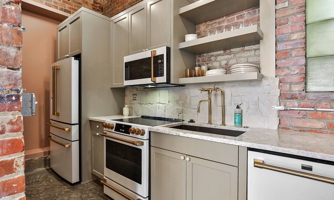 Frankfort Casa | New luxury apartment in downtown Frankfort next to Distilleries. Near everything