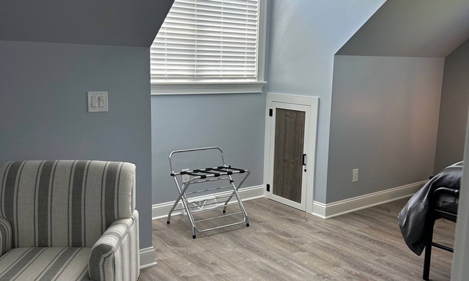 Stillwater Casa | NEW Luxury Charm Coach House 5 mi from Saratoga, King Suite, WiFi, central air