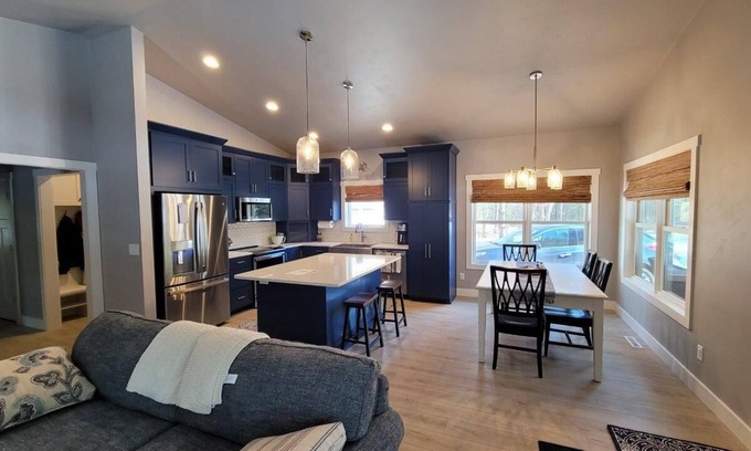 Baileys Harbor Cabaña | New luxury cottage in the woods!