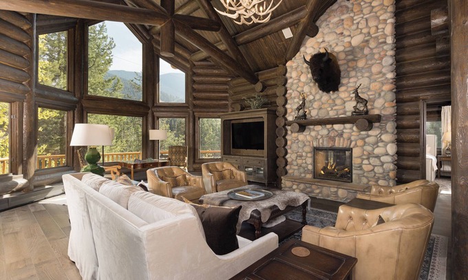 Gallatin Gateway Casa | New! Luxury Gallatin Riverview Lodge near Big Sky, sleeps 12
