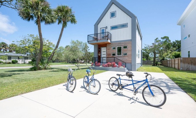 St. Augustine Casa | New Luxury Modern Home in Prime Location 2BDR-3BTH