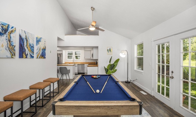 South Bend Casa | NEW Luxury, Spacious & Close to Notre Dame - 10 min driving