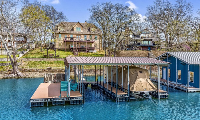 Afton Casa | New Luxury Water Front Oasis with New Private Dock & Hot Tub!!