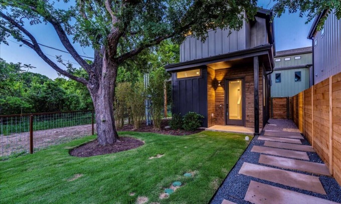 MLK Apartamento | New Modern home - East ATX Gem and 5 Mins to DT