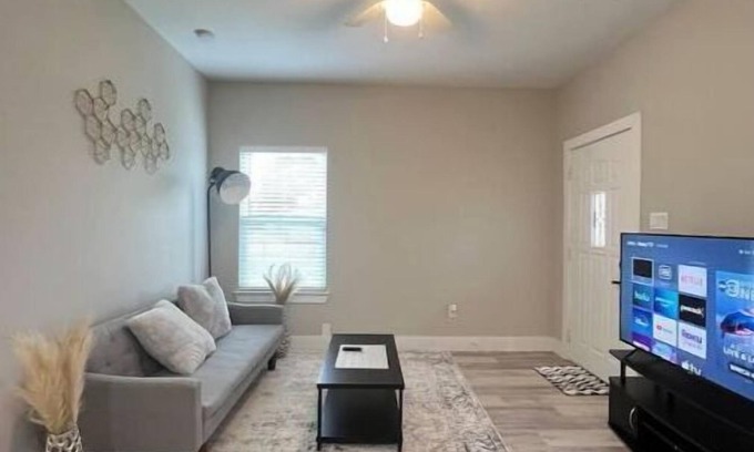 Houston Casa | NEW modern home near Downtown!