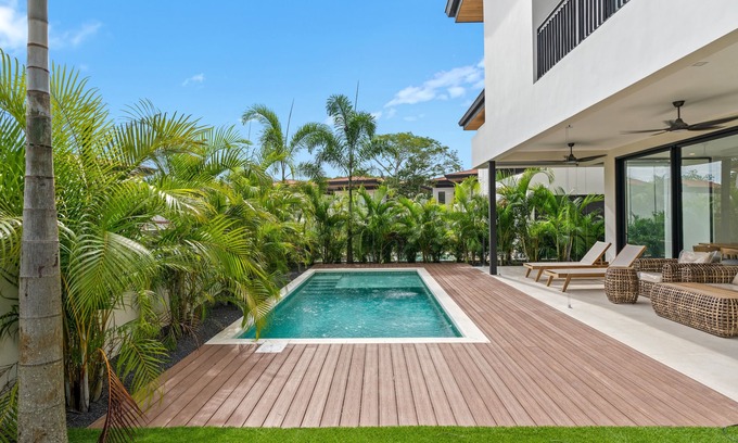 Santa Cruz Casa | New modern luxury Condo, exclusive community, mini golf, private pool, Beach Club Membership