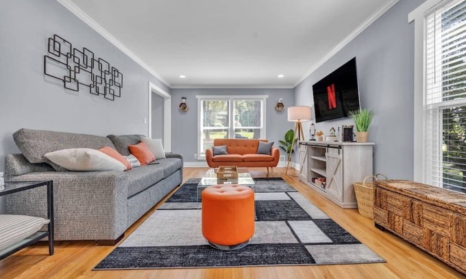 Decatur Casa | NEW! Modern Luxury w/ Pool Table 3BR/5BD Sleeps 10