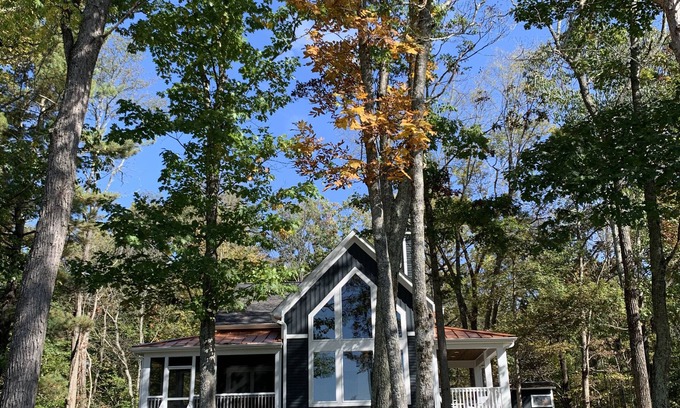 Weaverville Casa | New Modern, Mountain Views & Natural Habitat