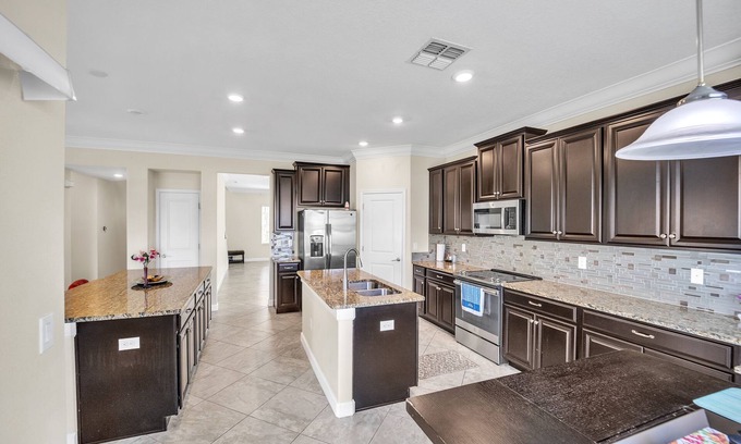 Riverview Casa | NEW! Modern Riverview Oasis Near Tampa Bay