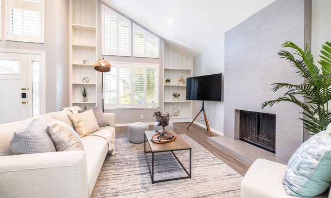 Foster City Casa | New! Modern & Sleek 4BR home w/high ceilings