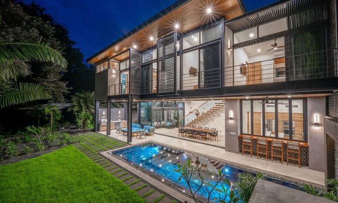 Playa Guiones Casa | New Luxury Villa – Walk to Best Beach Entrance