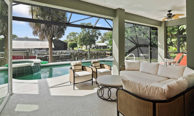 Central Naples Casa | NEW Naples remodeled designer home with Gulf Access and neighborhood clubhouse