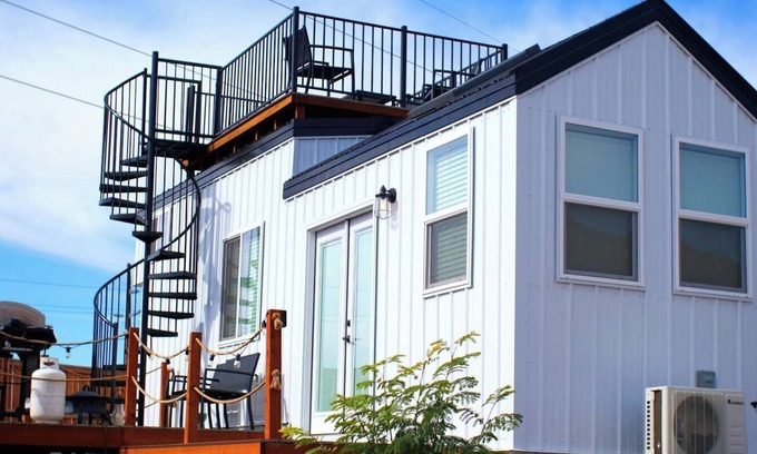 Apple Valley Apartamento | NEW Nook Tiny Home with Deck, Firepit, Skylights
