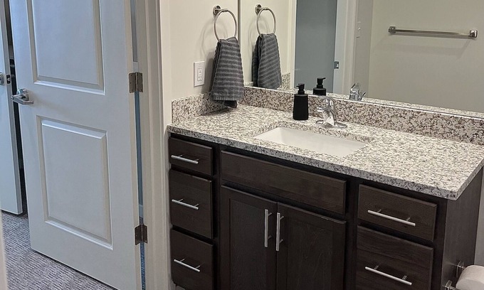 North Platte Apartamento | New One Bedroom Queen Apartment