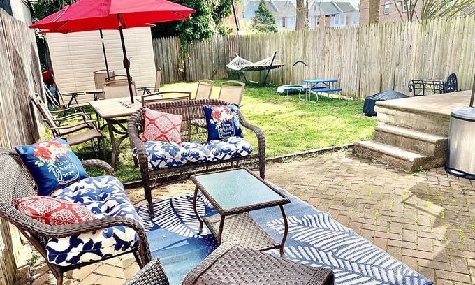Foxcroft Square Casa | NEW🔥 Philly Family Home w/ Large Backyard 4BR 1BA 6Beds