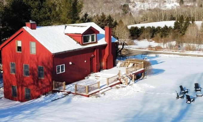 Margaretville Otro | NEW Remodeled Farmhouse with Pond & Views
