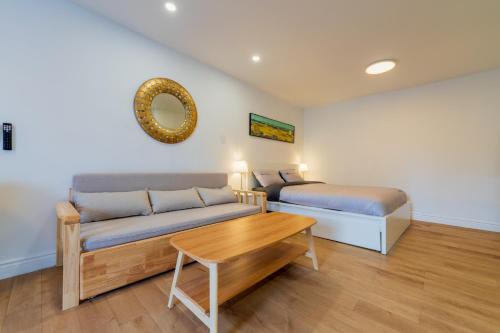 Cote-Des-Neiges—Notre-Dame-De-Grace Apartamento | New Renovated Studio Queen Bed Sofa Bed
