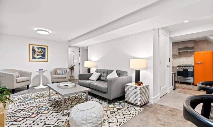 16th Street Heights Apartamento | New Renovation 1BR with Patio & Parking