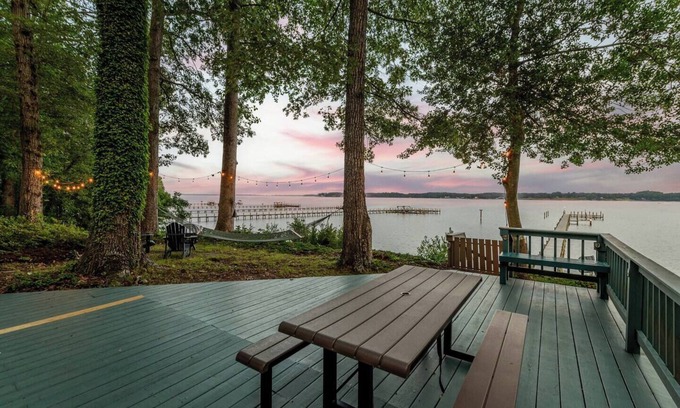 Hardyville Casa | * New | Ropeyarn | Riverside Architectural Gem