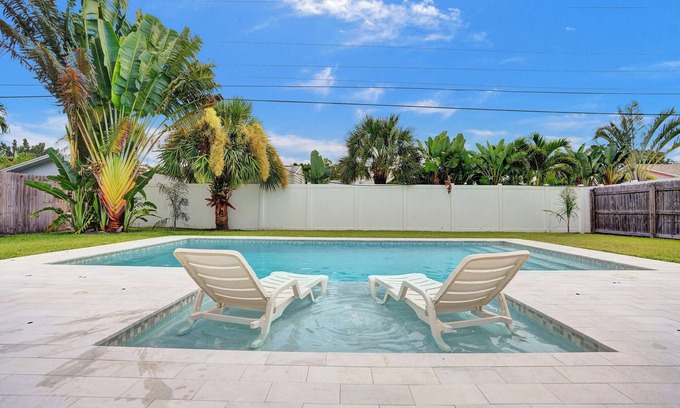 Tropic Palms Casa | NEW Salt Water Pool, Near Boca & Mins to the Beach