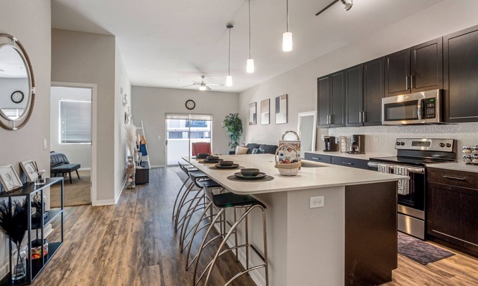 Desert View Village Condominio | New ★ Scottsdale Upscale Living ★ Shops ★ Dining ★