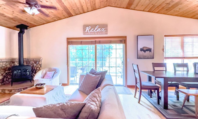 Croft Casa | New! Secluded, forest, private hot tub, pet friendly, rivers, lakes, wineries