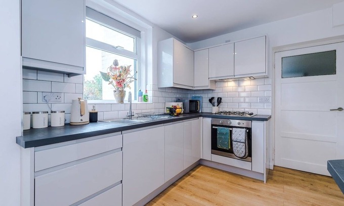 Tunstall Casa | NEW! Spacious Home, Ideal for Groups, FREE Parking!