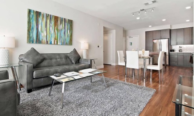 Shoreline West Apartamento | New & Spacious 2BR | Free WiFi + Desk | Mountain View