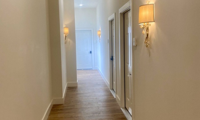 Elizabethtown Apartamento | New Stylish Apartment with New Furnishings in Renovated Building! #302