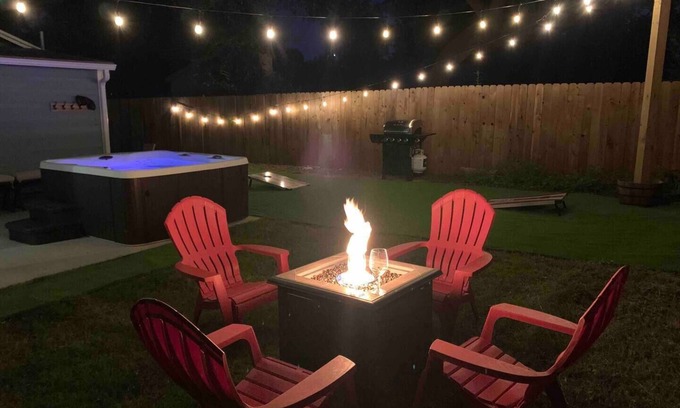 Johnson City Casa | NEW-The Bluebird- Bungalow w/ Spa & Outdoor Living