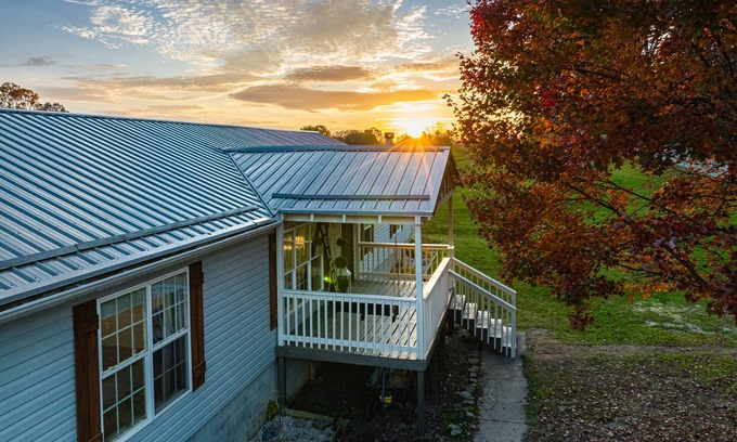 Summerlee Casa | New!!!Thuja Hideaway next to NewRiverGorge. Amazing star gazing. Pet friendly!