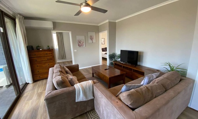 Holder Apartamento | New to VRBO: Family friendly 4BR Townhouse near Mt. Stromlo