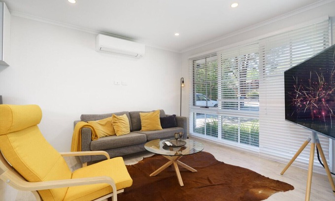 Wanniassa Casa | NEW TO VRBO: Stylish 3Bedroom Escape in South Canberra