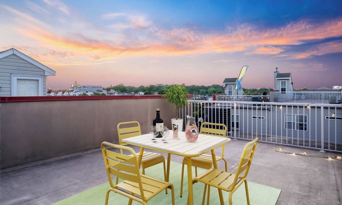 Canton Casa | New Tropical Oasis with Rooftop Views, Mins from the Inner Harbor