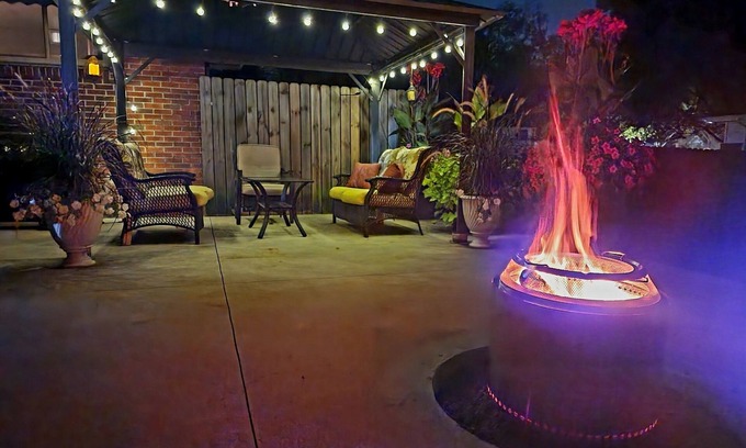 Southwyck Casa | New, updated, modern, loaded, firepit kid friendly