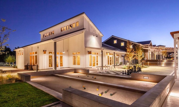 Reno/Tahoe Airport Apartamento | New Upscale 1BR Stay With Mini Golf Sauna Heated Pool