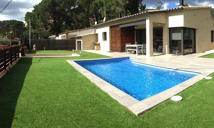 Calonge Villa | Chalet moderno para familias con piscina en la Costa Brava