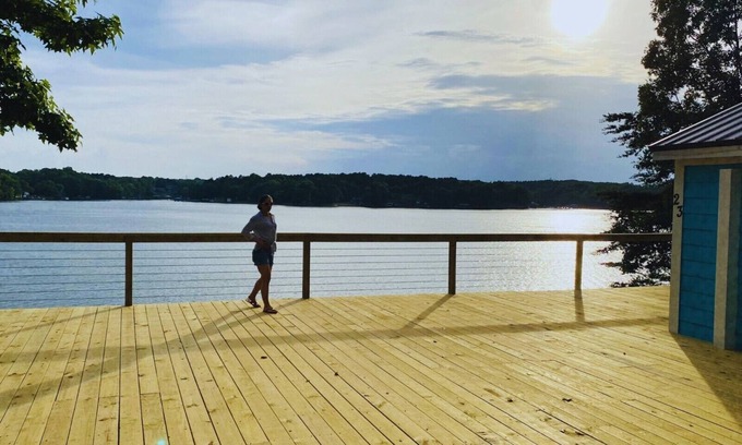 Steele Creek Cabina | New Waterfront Cabin on the Large Sundeck #22