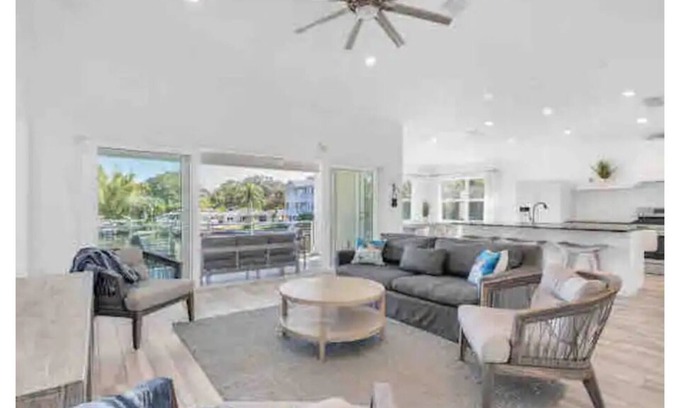 Crystal Beach Casa | New! Waterfront luxury Home. Whole house. Elevator!