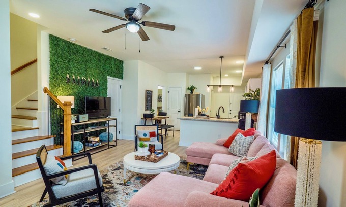 Graysville Casa | 𝔑𝔢𝔴𝔹𝕆𝕄| Two Townhomes in Hamilton Place| Near Mall