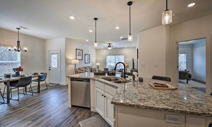 Bella Vista Casa | Newly Built Bella Vista Home Near Lakes