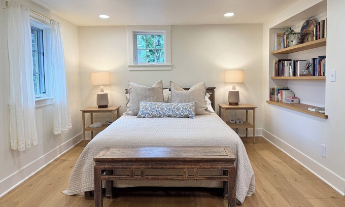 Ashland Apartamento | Newly built charming apartment next to Japanese gardens, trails and Lithia Park!
