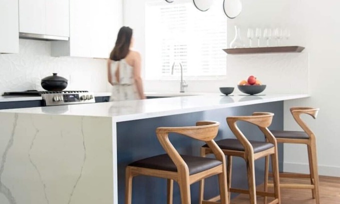 Ann Arbor Casa | Newly built, light soaked designer Ann Arbor home.